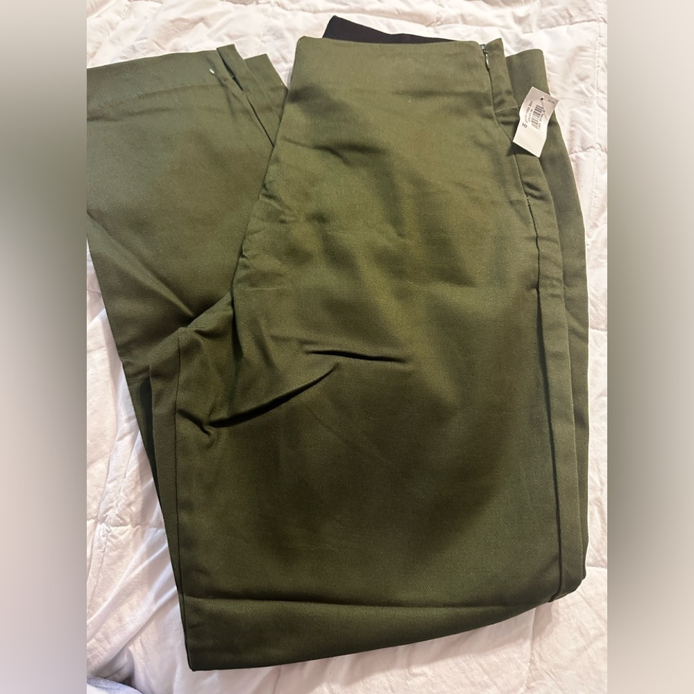 Brand New Old Navy Dress Slacks Side Zipper stretchy material Size 10